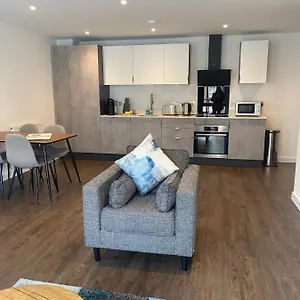 Icona - Brand New Centre Apartment York